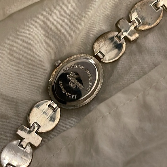 Silver Geneva Watch 🌺 - Picture 5 of 5